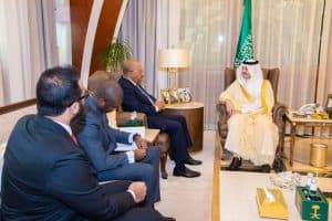 أمير الشرقية يستقبل سفير أنغولا لدى المملكة