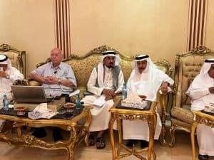 أسبوعية القحطاني تكرم ضيفها منذر عياشي