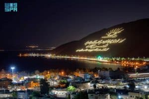 “إن أفضل البقاع هي التي يقام عليها شرع الله “… عبارة خالدة خُطّت على كثبان حقل