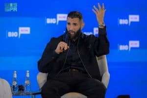 بنزيما يدعو اللاعبين الأجانب لنقل خبراتهم لأبناء المملكة