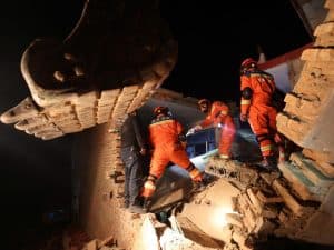 قتل وأصاب نحو 318 شخصًا.. زلزال مدمر بقوة 6.2 درجة يضرب شمال غربي الصين