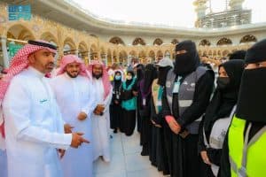 وزير الموارد البشرية والتنمية الاجتماعية يتفقد جهود المتطوعين في المسجد الحرام