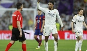 الريال يقترب من حسم لقب الدوري بالفوز على برشلونة