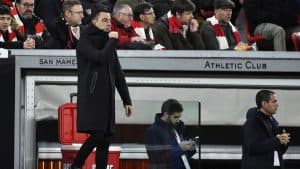 تشافي سيبقى في منصبه مدربا لبرشلونة