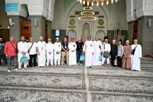 ممثلو وكالات الأنباء الدولية والإسلامية يزورون المسجد النبوي والمعالم التاريخية بالمدينة