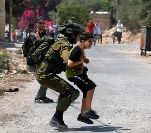 من بينهم أطفال ونساء وأسرى سابقون.. الاحتلال الإسرائيلي يعتقل ما يربو على 9300 فلسطيني من “الضفة”