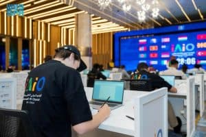 متنافسو 25 دولة في الأولمبياد الدولي للذكاء الاصطناعي يجرون أولى الاختبارات العلمية