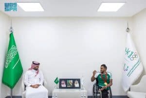 الأمير عبدالعزيز بن تركي يقدم مكأفاة مالية مقدارها خمسة ملايين ريال للبطل القرشي