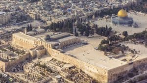 مستوطنون يقتحمون المسجد الأقصى