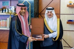 أمير المنطقة الشرقية يستقبل الرئيس التنفيذي لهيئة تطوير محمية الملك عبدالعزيز الملكية