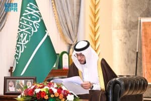 محافظ الطائف يناقش خطط شبكات المياه ويطلع على نتائج ملتقى الاستثمار الصحي