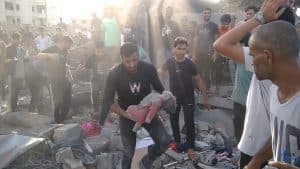 بينهم أطفال ونساء.. سقوط عشرات الشهداء والمصابين الفلسطينيين في غارات إسرائيلية على قطاع غزة