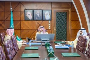 أمير الشرقية يتلقى عرضًا عن مشاريع المياه في المنطقة