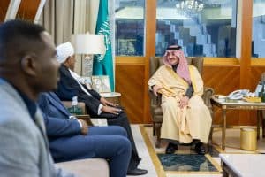 أمير الشرقية يستقبل سفير السودان لدى المملكة ومدير جوازات المنطقة