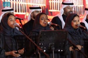 فرقة الأوركسترا السعودية تُشعل حماس الزوار بأغاني وطنية في موسم شتاء جازان