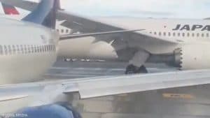 اصطدام طائرتين على مدرج مطار أميركي