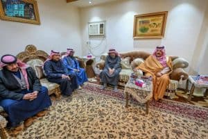 أمير حائل يعزّي أسرة الدعيع في وفاة فقيدهم