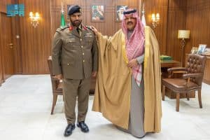 أمير حائل يُقلِّد مدير مكافحة المخدرات بالمنطقة رتبته الجديدة