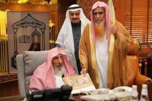سماحة المفتي يتسلم تقرير مبادرة اللحمة الوطنية “دين ومسؤولية” من فرع الإفتاء بجازان