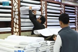 أسواق الملابس الرجالية بجدة تشهد نشاطًا من المتسوقين