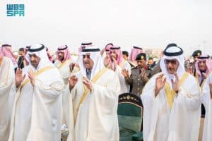 أمير منطقة تبوك ونائبه يؤديان صلاة عيد الفطر المبارك