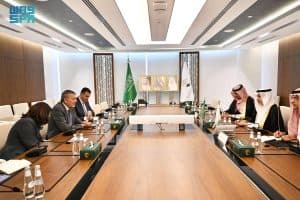 المشرف العام على مركز الملك سلمان للإغاثة يلتقي المفوض العام للأونروا