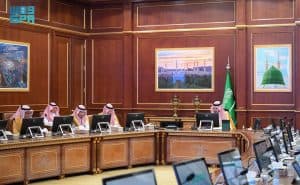 أمير المدينة المنورة يرأس اجتماع لجنة الحج والزيارة بالمنطقة