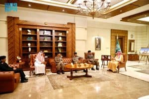 أثنى على جهودهم في حفظ الأمن وحماية الممتلكات.. محافظ جدة يستقبل عددًا من القيادات الأمنية بالمحافظة