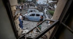 ضاربًا بجميع القوانين الدولية عرض الحائط.. الاحتلال الإسرائيلي يقصف المستشفى الأهلي العربي بمدينة غزة