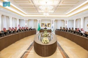 استعرض السبل الكفيلة بالحفاظ على الأرواح والممتلكات.. أمير الجوف يرأس اجتماع اللجنة العليا للسلامة المرورية بالمنطقة