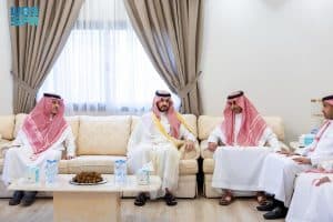 نائب أمير المنطقة الشرقية يعزي أسرة الثميري في وفاة والدتهم