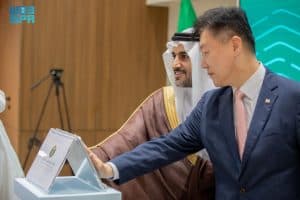 نائب وزير “البيئة” يضع حجر الأساس لمشروع الزراعة الذكية في الرياض