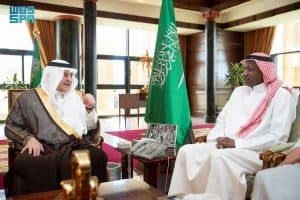 استمع لعرض موجز عن أهدافها وبرامجها.. أمير منطقة تبوك يستقبل رئيس جمعية “أصدقاء” لاعبي كرة القدم