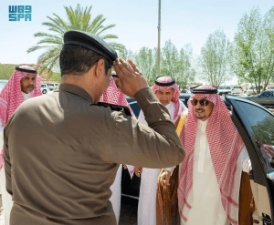 سيُدشّن عددًا من المشاريع التنموية.. أمير منطقة الرياض يصل إلى “المجمعة” في جولة تفقدية لسير العمل بالمحافظة