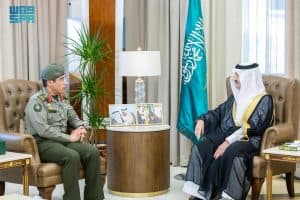 أشادا بالخدمات المقدمة للمواطنين والمقيمين.. أمير الشرقية ونائبه يستقبلان المدير العام للجوازات