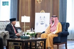 بحثا عددًا من الموضوعات ذات الاهتمام المشترك.. أمير الحدود الشمالية يستقبل السفير الإندونيسي لدى المملكة