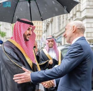 وزير الدفاع البريطاني يستقبل سمو وزير الدفاع ويعقدان لقاءً موسعًا