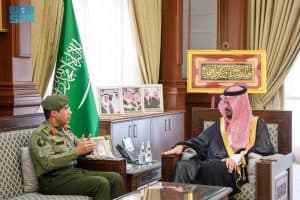 نوه بالجهود المبذولة لخدمة الحجاج عبر المنافذ.. أمير منطقة المدينة المنورة يستقبل مدير عام الجوازات