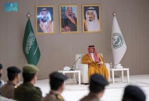 وزير الداخلية يلتقي القيادات الأمنية في مكة المكرمة