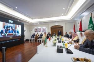 اللجنة الوزارية للقمة العربية الإسلامية المشتركة تعقد اجتماعًا مع الرئيس الفلسطيني