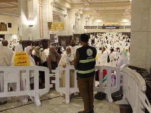 قوة دعم الحرم للدفاع المدني تواصل جهود خدمة ضيوف الرحمن في الحرمين