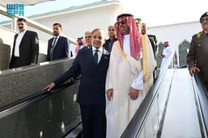 رئيس وزراء باكستان يغادر جدة