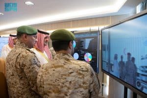 نائب أمير مكة يزور مستشفى القوات المسلحة بـ “منى”