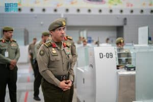 مدير عام الجوازات يقف على سير العمل في مجمع صالات الحج بمطار المؤسس بجدة