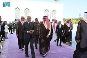 الأمير سعود بن عبدالله بن جلوي بمقدمة مودعيه.. رئيس جمهورية المالديف يُغادر جدة