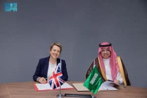المملكة وبريطانيا توقعان اتفاقية “النقطة الأمنية الواحدة” لتعزيز تجربة المسافرين