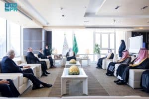 أثناء استقباله وفدًا من منسوبيها.. رئيس ديوان المظالم يشهد توقيع مذكرة تفاهم مع جامعة سذرن ماثدست