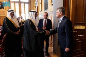 أثناء زيارتهم الرسمية لـ”بودابست”.. وفد من مجلس الشورى يلتقي رئيس البرلمان المجري