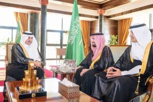 أمير تبوك يستقبل رئيس المجلس التأسيسي للقطاع الشمالي الصحي والرئيس التنفيذي لتجمُّع المنطقة الصحي