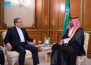 سمو ولي العهد يلتقي وزير الخارجية الإيراني